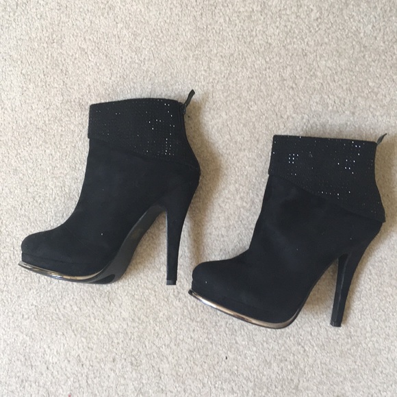 Halina Shoes - Black Suede stacked ankle boot Size 6
